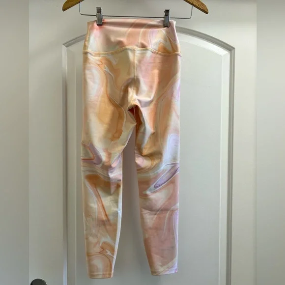 Carbon 38 Printed High Rise 7/8 Leggings in Warped Marble - Picture 8 of 10